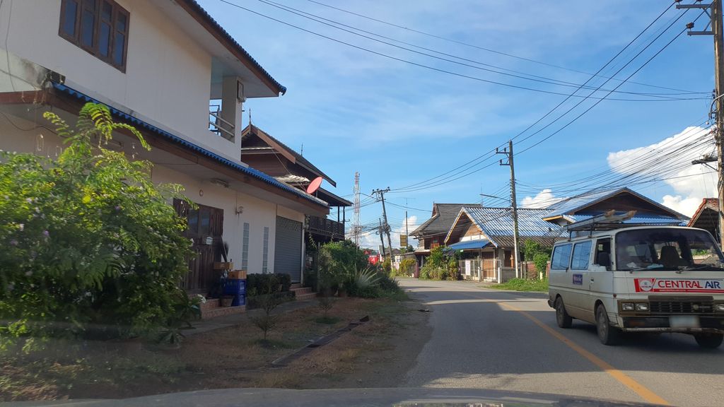 ภาพถนนตรงที่ สราญ บาร์ - Sran Bar ตั้งอยู่ ถ่ายโดย jrcarlsen พ.ศ. 2564 (2021) · A street-level view of where สราญ บาร์ - Sran Bar stands, by jrcarlsen in 2564 (2021)