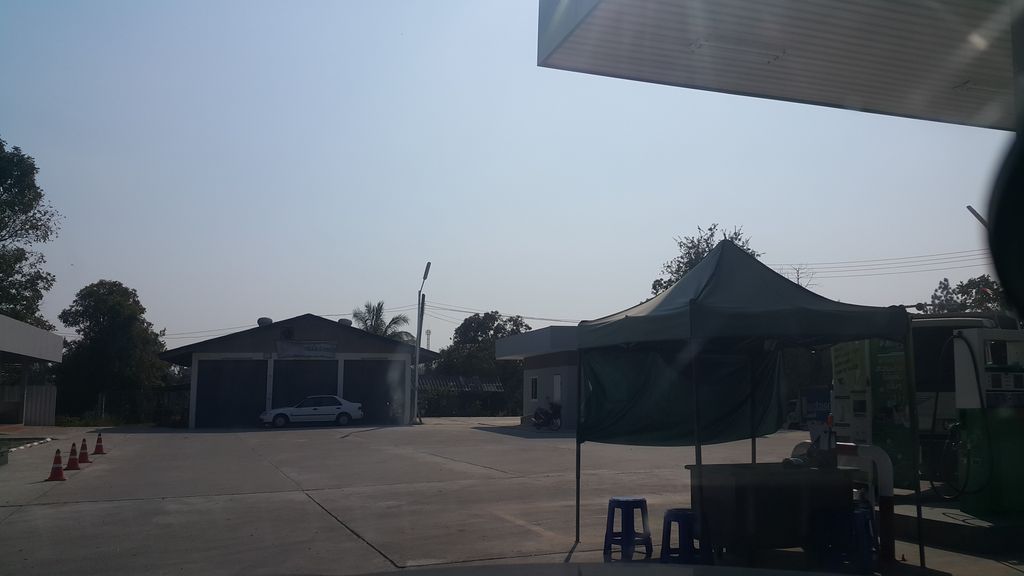 ภาพถนนตรงที่ เจ.เจ คาร์แคร์ ตั้งอยู่ ถ่ายโดย jrcarlsen พ.ศ. 2562 (2019) · A street-level view of where เจ.เจ คาร์แคร์ · J.J Car Care stands, by jrcarlsen in 2562 (2019)