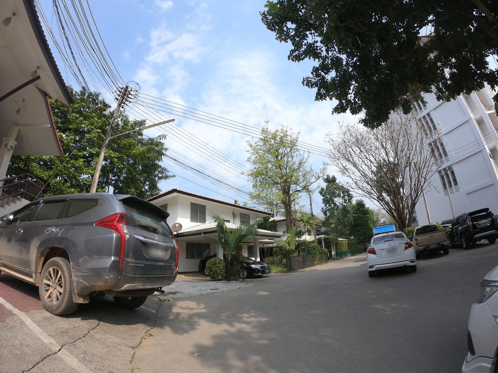 ภาพถนนตรงที่ Saving Provincial Police Region 5 ตั้งอยู่ ถ่ายโดย chanuwath_grab พ.ศ. 2562 (2019) · A street-level view of where Saving Provincial Police Region 5 stands, by chanuwath_grab in 2562 (2019)