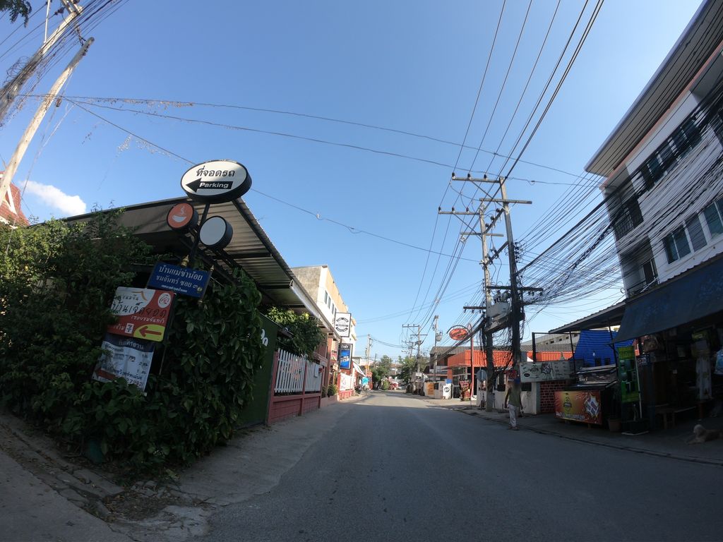 ภาพถนนตรงที่ Kobion Cafe ตั้งอยู่ ถ่ายโดย chanuwath_grab พ.ศ. 2562 (2019) · A street-level view of where Kobion Cafe stands, by chanuwath_grab in 2562 (2019)
