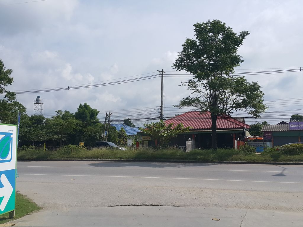 ภาพถนนตรงที่ สหกรณ์นิคมสันทราย จำกัด ตั้งอยู่ ถ่ายโดย jrcarlsen พ.ศ. 2558 (2015) · A street-level view of where สหกรณ์นิคมสันทราย จำกัด · Nikmasansai Chamkat Cooperative stands, by jrcarlsen in 2558 (2015)