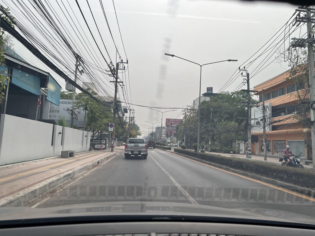 ภาพถนนตรงที่ Bright Seeds International Kindergarten ตั้งอยู่ ถ่ายโดย lin_wang พ.ศ. 2567 (2024) · A street-level view of where Bright Seeds International Kindergarten stands, by lin_wang in 2567 (2024)