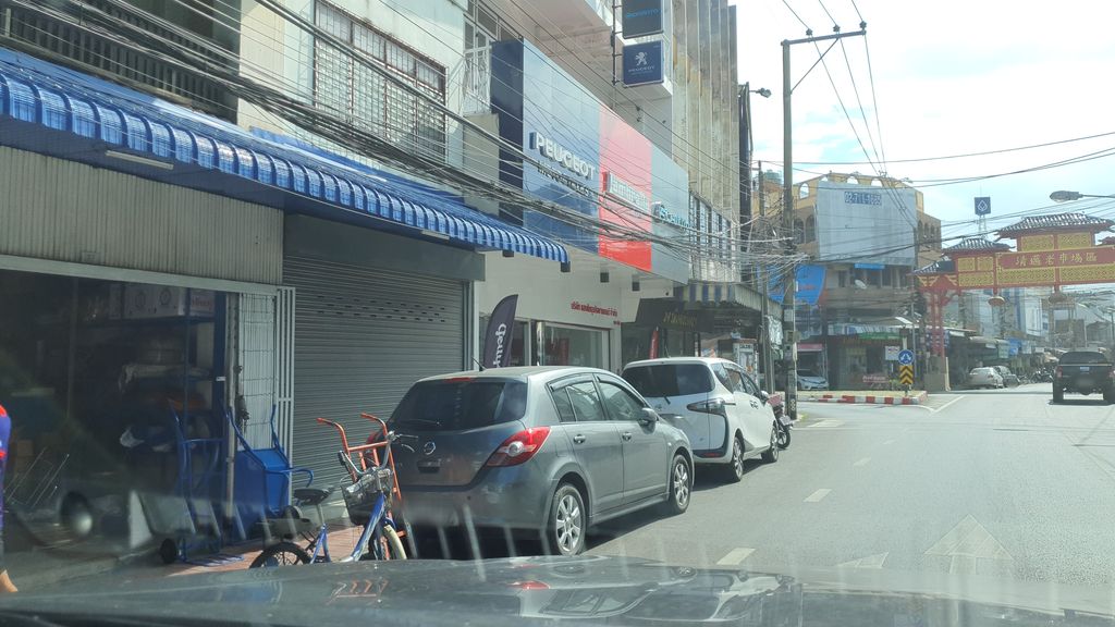 ภาพถนนตรงที่ ตั้งล่งฮวด เชียงใหม่ | Chiang Mai ตั้งอยู่ ถ่ายโดย jrcarlsen พ.ศ. 2564 (2021) · A street-level view of where ตั้งล่งฮวด เชียงใหม่ | Chiang Mai stands, by jrcarlsen in 2564 (2021)