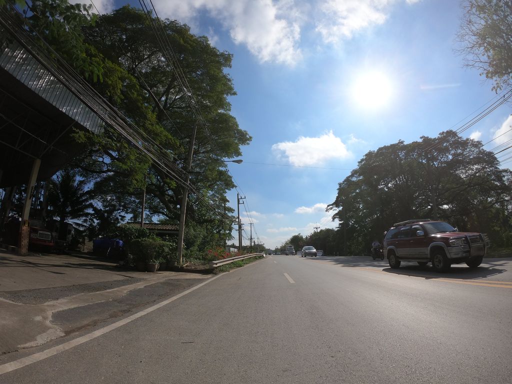 ภาพถนนตรงที่ สถานีดับเพลิงและกู้ภัย ตั้งอยู่ ถ่ายโดย chanuwath_grab พ.ศ. 2562 (2019) · A street-level view of where สถานีดับเพลิงและกู้ภัย · Sathani Dapphloeng Lae Kuphai stands, by chanuwath_grab in 2562 (2019)