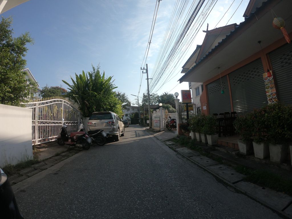 ภาพถนนตรงที่ Kay's Kitchen & Minimarkt ตั้งอยู่ ถ่ายโดย chanuwath_grab พ.ศ. 2562 (2019) · A street-level view of where Kay's Kitchen & Minimarkt stands, by chanuwath_grab in 2562 (2019)