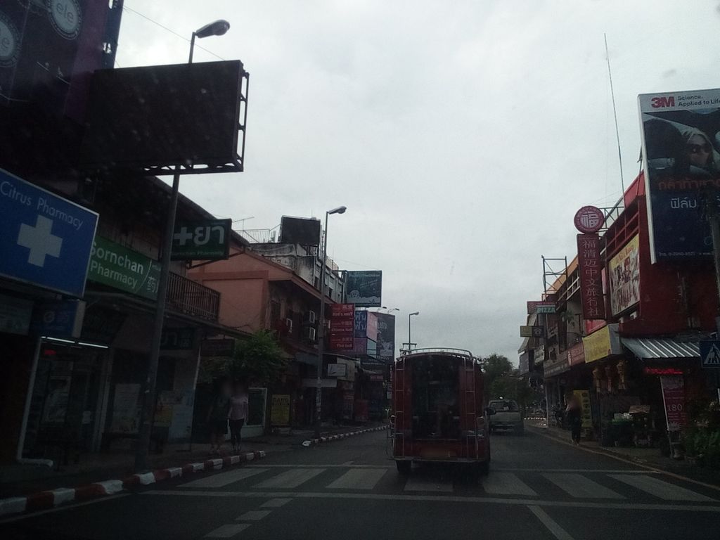 ภาพถนนตรงที่ น้ำตกแม่ยะ ตั้งอยู่ ถ่ายโดย kyoko พ.ศ. 2561 (2018) · A street-level view of where น้ำตกแม่ยะ · Mae Ya Waterfall stands, by kyoko in 2561 (2018)