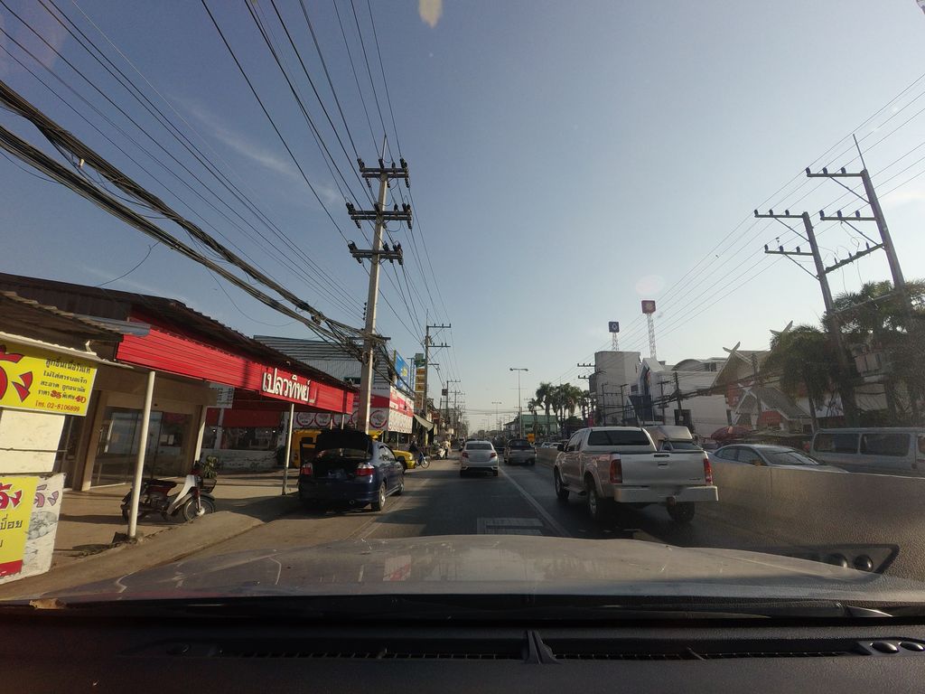 ภาพถนนตรงที่ โซอุ๋ย หม่าล่า หน้าอำเภอแม่ริม ตั้งอยู่ ถ่ายโดย mishari พ.ศ. 2564 (2021) · A street-level view of where โซอุ๋ย หม่าล่า หน้าอำเภอแม่ริม · Soui Mala Na Amphoe Mae Rim stands, by mishari in 2564 (2021)