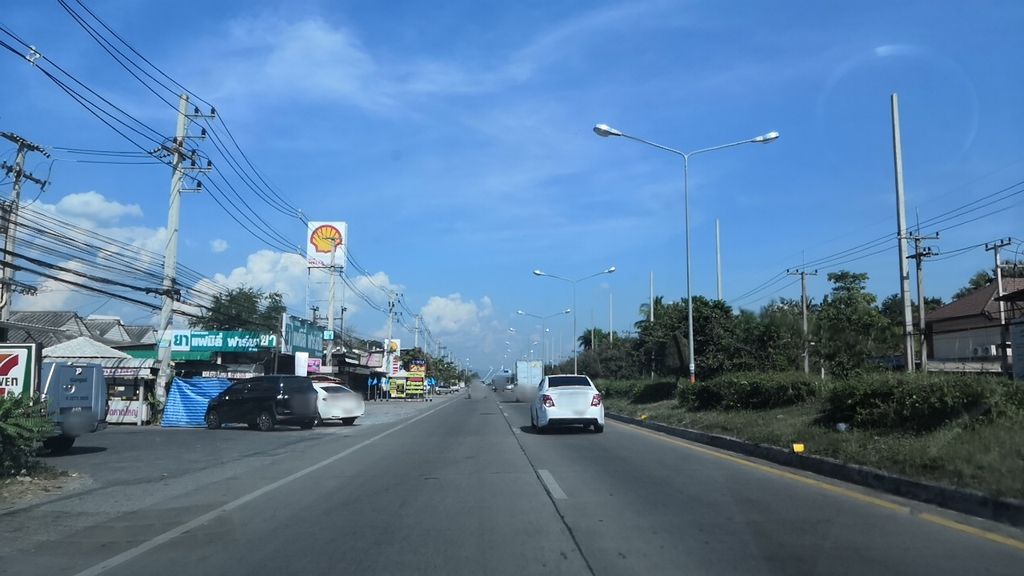 ภาพถนนตรงที่ Yang ka ย่างกะ ตั้งอยู่ ถ่ายโดย charlesano พ.ศ. 2561 (2018) · A street-level view of where Yang ka ย่างกะ stands, by charlesano in 2561 (2018)