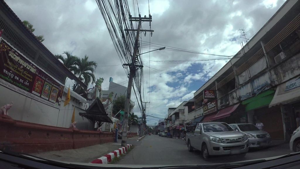 ภาพถนนตรงที่ Wat San Pa Koi ตั้งอยู่ ถ่ายโดย kaart_3 พ.ศ. 2562 (2019) · A street-level view of where Wat San Pa Koi stands, by kaart_3 in 2562 (2019)