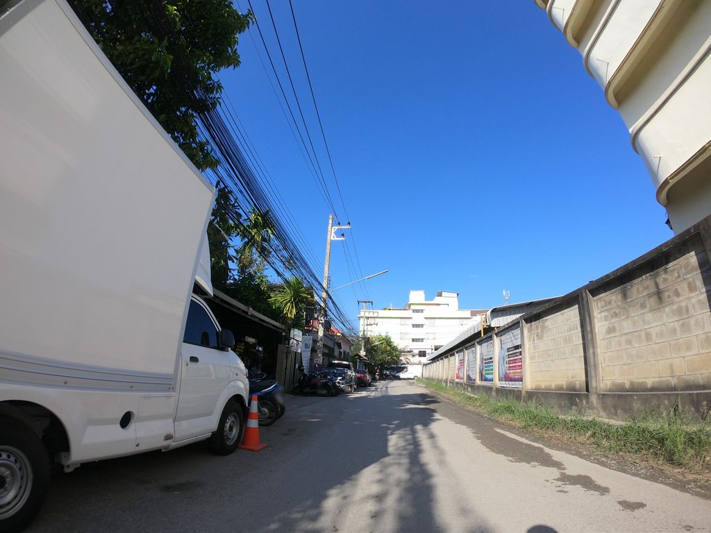 ภาพถนนตรงที่ Aufa6 ตั้งอยู่ ถ่ายโดย chanuwath_grab พ.ศ. 2562 (2019) · A street-level view of where Aufa6 stands, by chanuwath_grab in 2562 (2019)