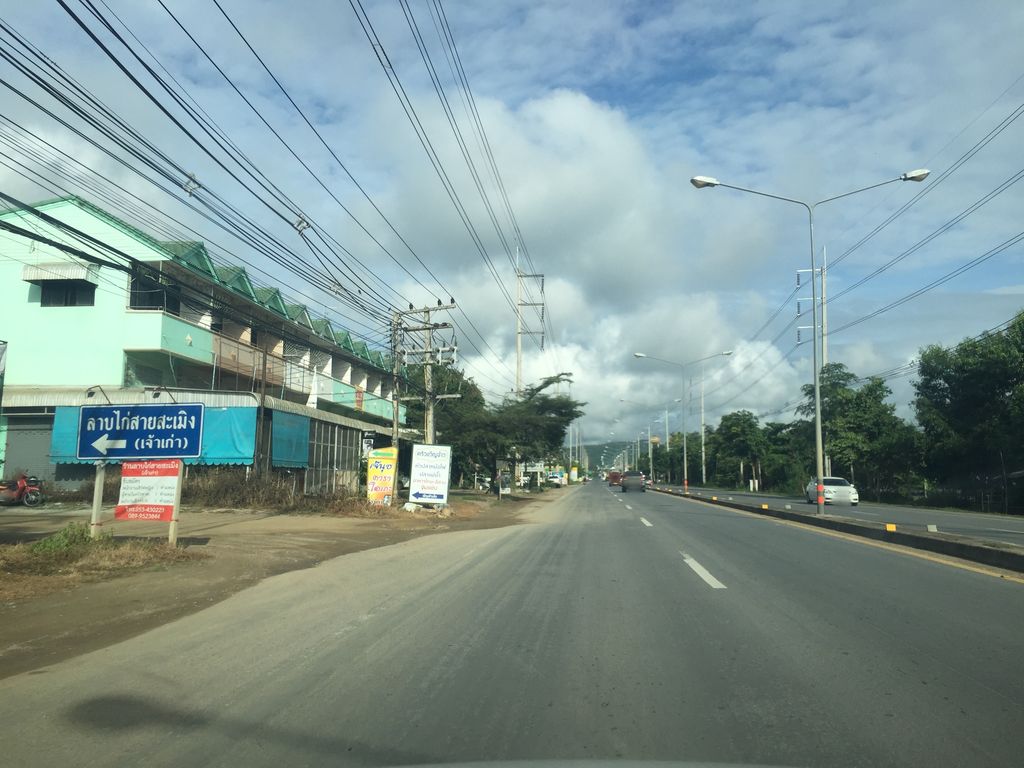 ภาพถนนตรงที่ ร้านป้าศรีจานโต ตั้งอยู่ ถ่ายโดย kyoko พ.ศ. 2561 (2018) · A street-level view of where ร้านป้าศรีจานโต · Ran Pasi Chanto stands, by kyoko in 2561 (2018)
