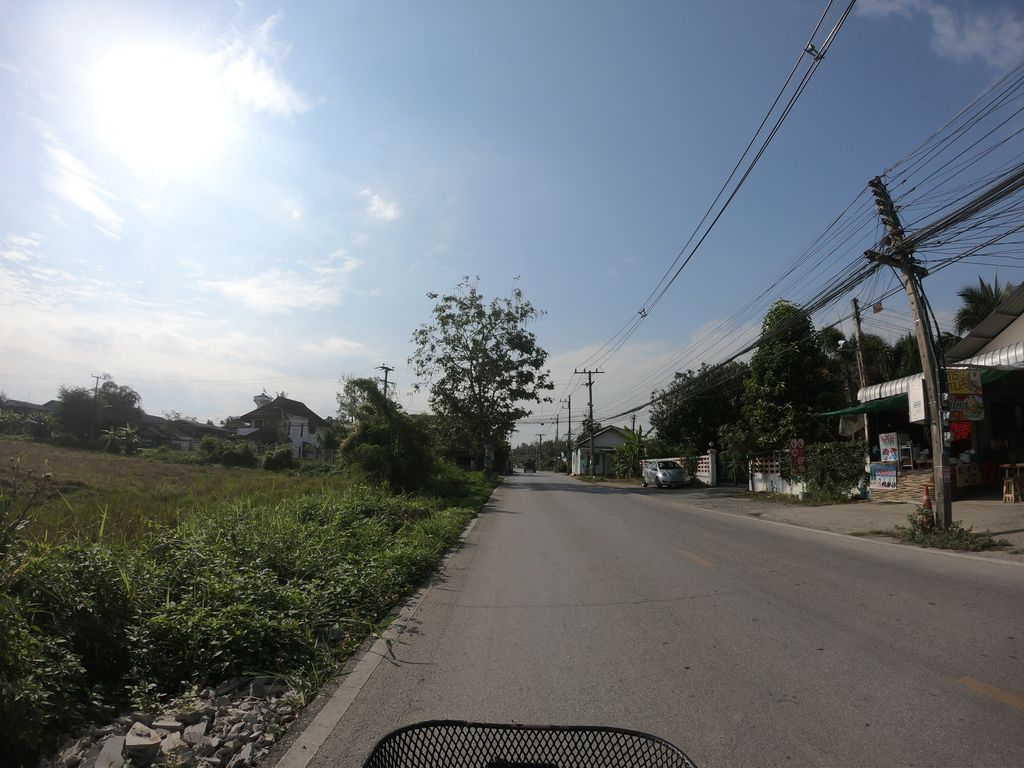 ภาพถนนตรงที่ กดสิวเชียงใหม่ ตั้งอยู่ ถ่ายโดย chanuwath_grab พ.ศ. 2562 (2019) · A street-level view of where กดสิวเชียงใหม่ · Kotsio Chiang Mai stands, by chanuwath_grab in 2562 (2019)