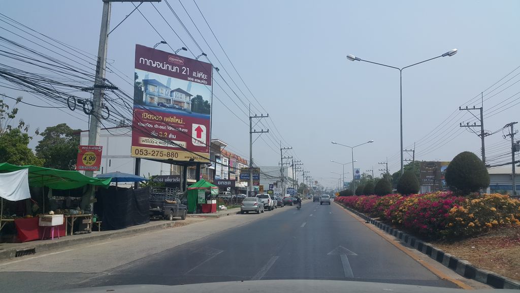 ภาพถนนตรงที่ หม่าล่าเฮียโอ๊ต ตั้งอยู่ ถ่ายโดย jrcarlsen พ.ศ. 2562 (2019) · A street-level view of where หม่าล่าเฮียโอ๊ต · Mala Hia Ot stands, by jrcarlsen in 2562 (2019)