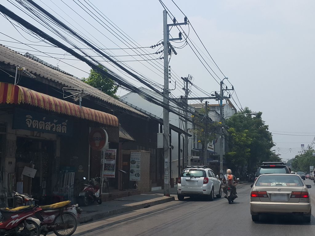ภาพถนนตรงที่ แชมป์ประดับยนต์ ตั้งอยู่ ถ่ายโดย jrcarlsen พ.ศ. 2559 (2016) · A street-level view of where แชมป์ประดับยนต์ · Champ Pradapyon stands, by jrcarlsen in 2559 (2016)