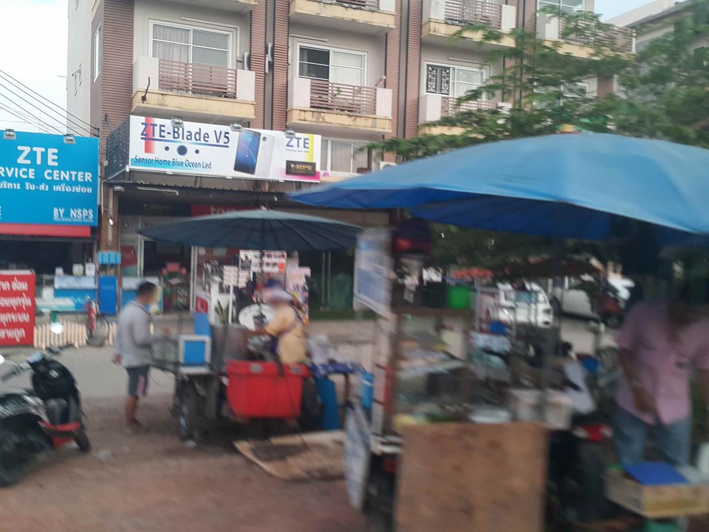 ภาพถนนตรงที่ ขนมปังปิ้งป้าตุ้ม ม.พายัพ ตั้งอยู่ ถ่ายโดย jrcarlsen พ.ศ. 2558 (2015) · A street-level view of where ขนมปังปิ้งป้าตุ้ม ม.พายัพ · Khanompangping Pa Tum M.Payap stands, by jrcarlsen in 2558 (2015)