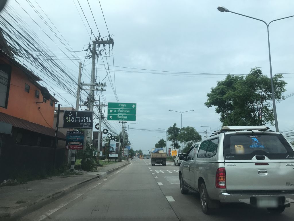 ภาพถนนตรงที่ ลำดีบุฟเฟ่ต์แจ่วฮ้อน ตั้งอยู่ ถ่ายโดย prasert พ.ศ. 2561 (2018) · A street-level view of where ลำดีบุฟเฟ่ต์แจ่วฮ้อน · Lamdi Buffet Chaeohon stands, by prasert in 2561 (2018)