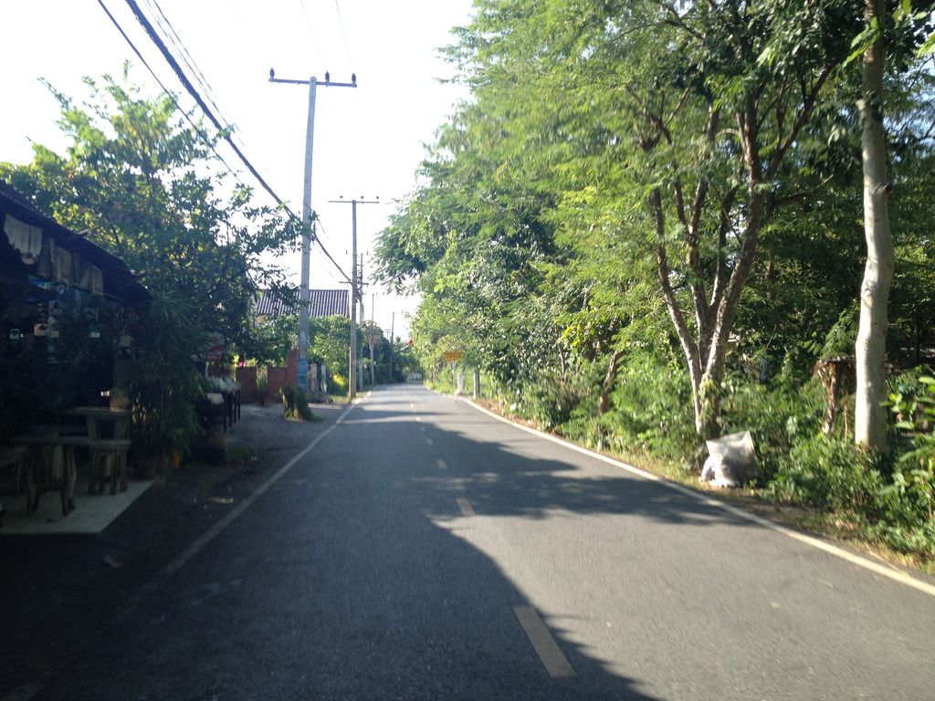 ภาพถนนตรงที่ หม่าล่าสิบสองปันนา ตั้งอยู่ ถ่ายโดย jimwatana พ.ศ. 2558 (2015) · A street-level view of where หม่าล่าสิบสองปันนา · Mala Sipsongpanna stands, by jimwatana in 2558 (2015)