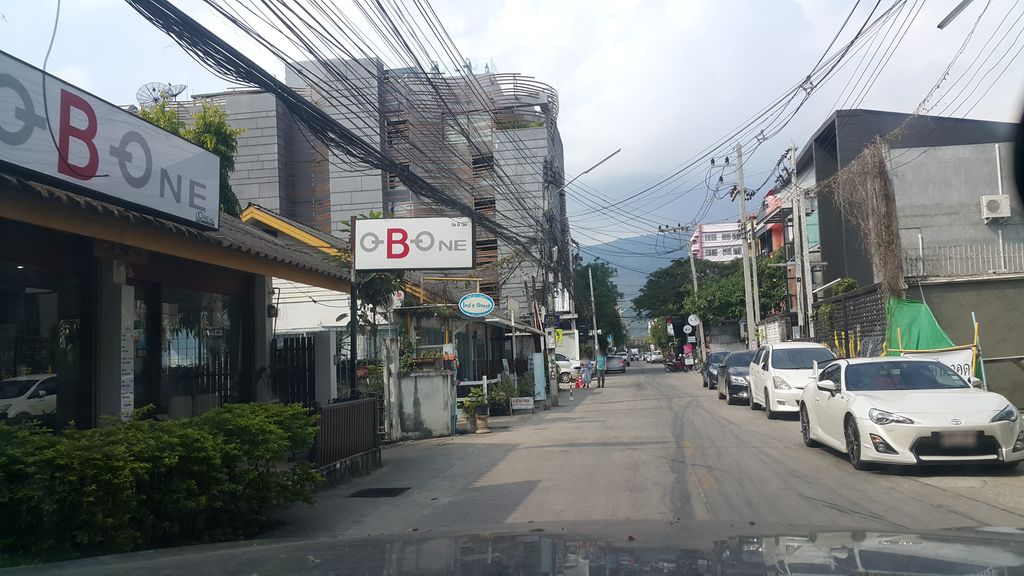 ภาพถนนตรงที่ At Niman Conceptual Home ตั้งอยู่ ถ่ายโดย jrcarlsen พ.ศ. 2562 (2019) · A street-level view of where At Niman Conceptual Home stands, by jrcarlsen in 2562 (2019)