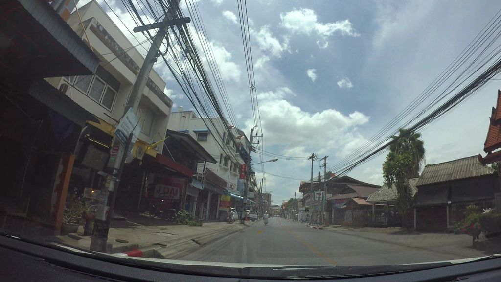 ภาพถนนตรงที่ j dai shop Clarks Chiangmai ตั้งอยู่ ถ่ายโดย kaart_3 พ.ศ. 2562 (2019) · A street-level view of where j dai shop Clarks Chiangmai stands, by kaart_3 in 2562 (2019)