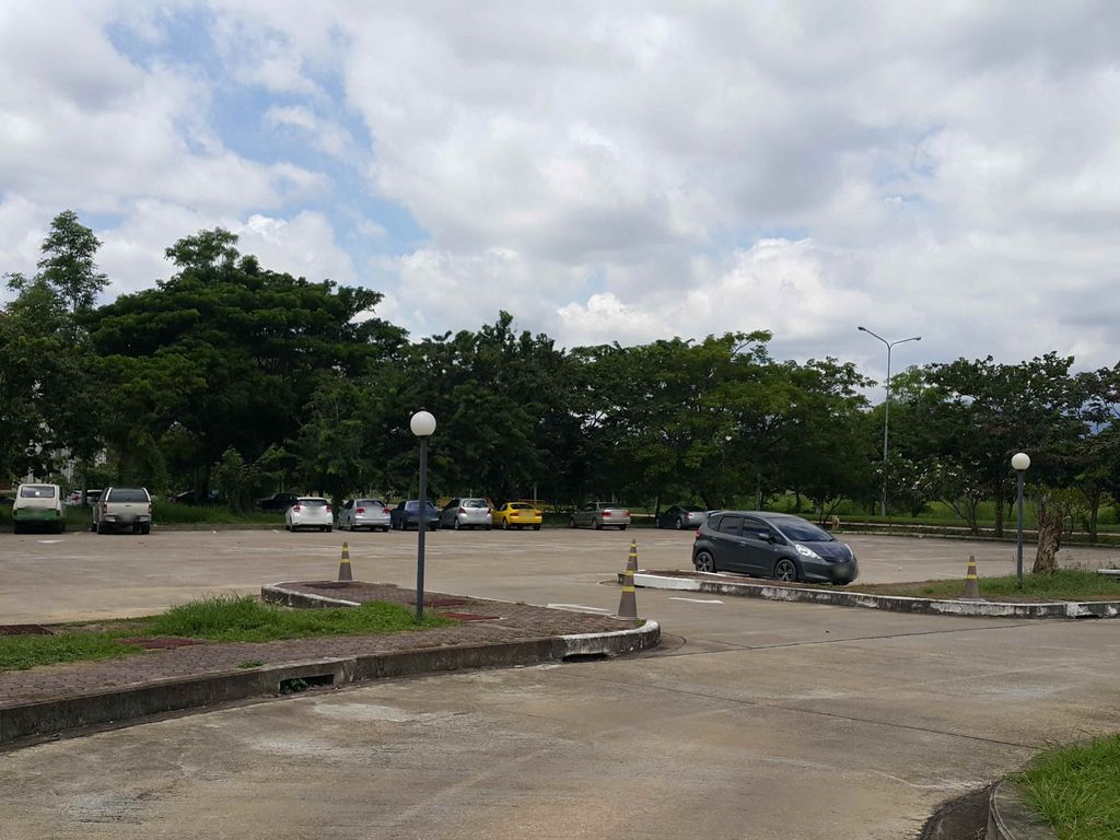 ภาพถนนตรงที่ PIH ตั้งอยู่ ถ่ายโดย jrcarlsen พ.ศ. 2558 (2015) · A street-level view of where PIH stands, by jrcarlsen in 2558 (2015)