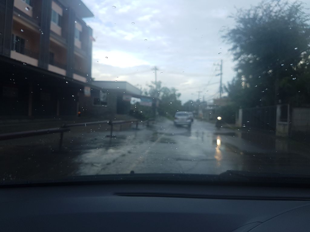 ภาพถนนตรงที่ ก๋วยเตี๋ยว นายพันสูตรเด็ดเมืองเพชร สาขาแม่โจ้ เชียงใหม่ ตั้งอยู่ ถ่ายโดย ekkarin พ.ศ. 2561 (2018) · A street-level view of where ก๋วยเตี๋ยว นายพันสูตรเด็ดเมืองเพชร สาขาแม่โจ้ เชียงใหม่ · Kuaitiao Naiphan Sutradet Mueang Phet Sakha Mae Jo Chiang Mai stands, by ekkarin in 2561 (2018)