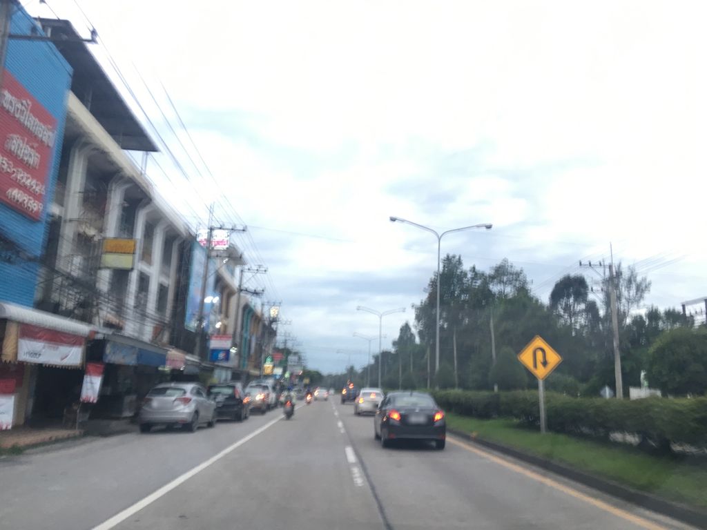 ภาพถนนตรงที่ Bella studio ตั้งอยู่ ถ่ายโดย wapriz พ.ศ. 2561 (2018) · A street-level view of where Bella studio stands, by wapriz in 2561 (2018)