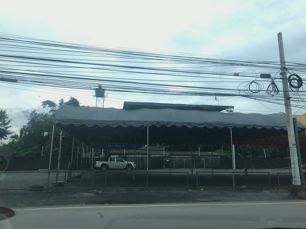 ภาพถนนตรงที่ ร้านช่างมาร์ค เซอร์วิส ตั้งอยู่ ถ่ายโดย prasert พ.ศ. 2561 (2018) · A street-level view of where ร้านช่างมาร์ค เซอร์วิส · Ran Chang Mak Service stands, by prasert in 2561 (2018)
