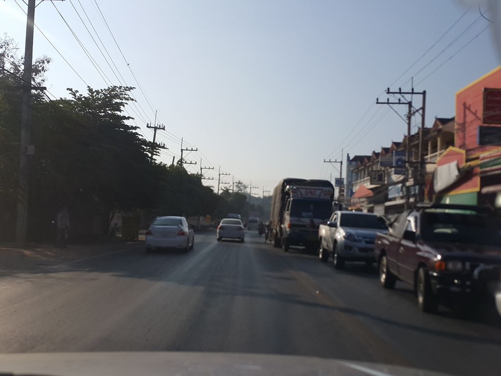 ภาพถนนตรงที่ สามารถ-สมรศรีคลินิก รักษาโรคทั่วไป-โรคเด็ก ตั้งอยู่ ถ่ายโดย jrcarlsen พ.ศ. 2558 (2015) · A street-level view of where สามารถ-สมรศรีคลินิก รักษาโรคทั่วไป-โรคเด็ก · Samantha-samonsikhlinik Raksa Rokthuapai-rokdek stands, by jrcarlsen in 2558 (2015)