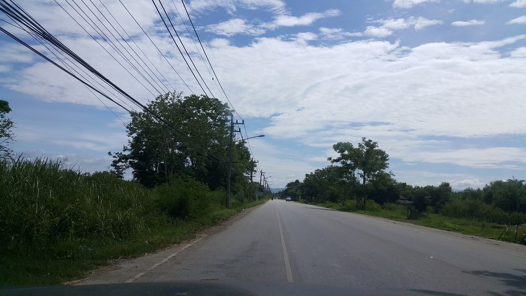 ภาพถนนตรงที่ โอ๊ะโอ หมูจุ่ม ตั้งอยู่ ถ่ายโดย jrcarlsen พ.ศ. 2560 (2017) · A street-level view of where โอ๊ะโอ หมูจุ่ม · Oo Muchum stands, by jrcarlsen in 2560 (2017)