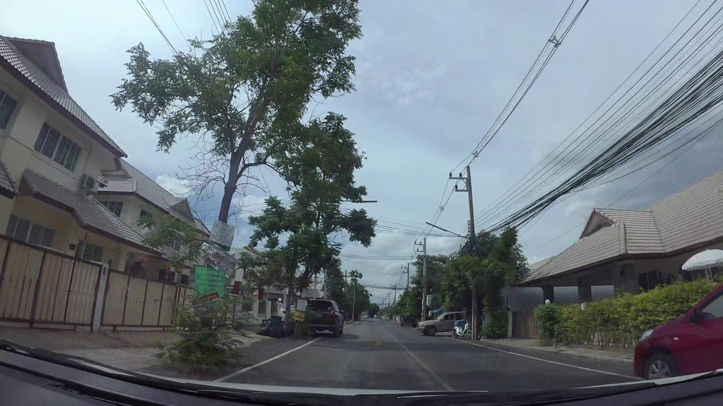 ภาพถนนตรงที่ ครัวป้าฟองป่าแดด ตั้งอยู่ ถ่ายโดย kaart_3 พ.ศ. 2562 (2019) · A street-level view of where ครัวป้าฟองป่าแดด · Khruapapong Pa Daet stands, by kaart_3 in 2562 (2019)