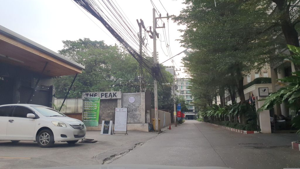 ภาพถนนตรงที่ C9 CAFE ตั้งอยู่ ถ่ายโดย jrcarlsen พ.ศ. 2566 (2023) · A street-level view of where C9 CAFE stands, by jrcarlsen in 2566 (2023)