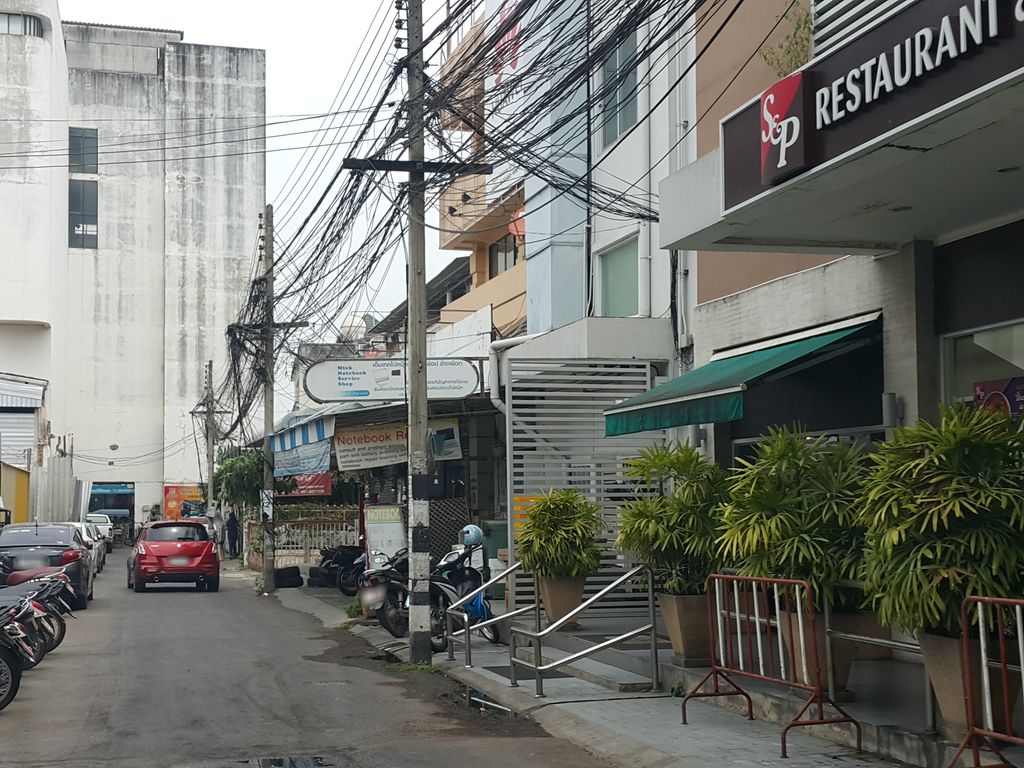 ภาพถนนตรงที่ Huawei Service Center ตั้งอยู่ ถ่ายโดย jrcarlsen พ.ศ. 2559 (2016) · A street-level view of where Huawei Service Center stands, by jrcarlsen in 2559 (2016)