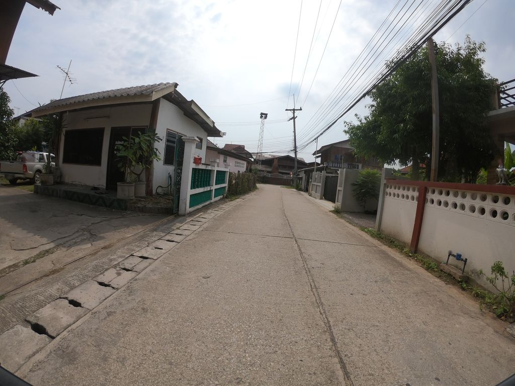 ภาพถนนตรงที่ จิน เป่า เฮง ตั้งอยู่ ถ่ายโดย chanuwath_grab พ.ศ. 2562 (2019) · A street-level view of where จิน เป่า เฮง · Chin Pao Heng stands, by chanuwath_grab in 2562 (2019)
