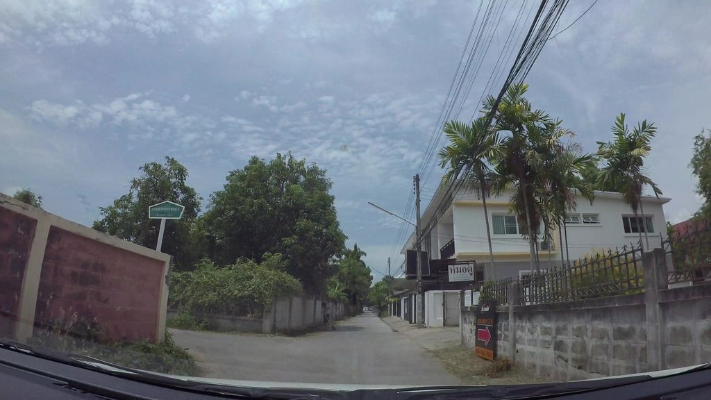 ภาพถนนตรงที่ The Fore Condominium ตั้งอยู่ ถ่ายโดย kaart_3 พ.ศ. 2562 (2019) · A street-level view of where The Fore Condominium stands, by kaart_3 in 2562 (2019)