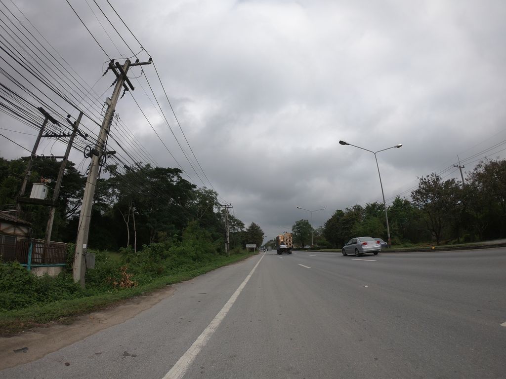 ภาพถนนตรงที่ Hey Bowl หมี่ไก่ฉีกจ้าาาา ตั้งอยู่ ถ่ายโดย chanuwath_grab พ.ศ. 2562 (2019) · A street-level view of where Hey Bowl หมี่ไก่ฉีกจ้าาาา stands, by chanuwath_grab in 2562 (2019)