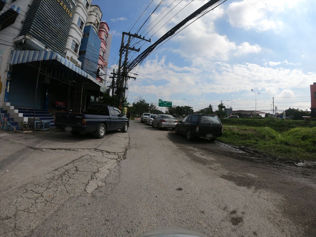 ภาพถนนตรงที่ เจ.อิ่มบุญ ตั้งอยู่ ถ่ายโดย chanuwath_grab พ.ศ. 2562 (2019) · A street-level view of where เจ.อิ่มบุญ · J.imbun stands, by chanuwath_grab in 2562 (2019)