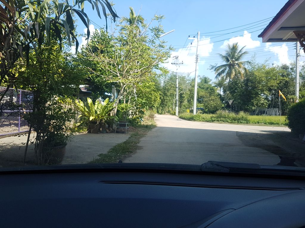 ภาพถนนตรงที่ วัดหนองเต่าคำ ตั้งอยู่ ถ่ายโดย ekkarin พ.ศ. 2561 (2018) · A street-level view of where วัดหนองเต่าคำ · Wat Nong Tao Kham stands, by ekkarin in 2561 (2018)
