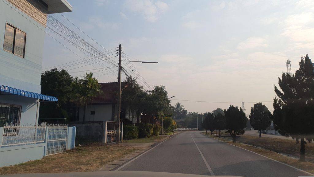 ภาพถนนตรงที่ Darling Coffee ตั้งอยู่ ถ่ายโดย jrcarlsen พ.ศ. 2566 (2023) · A street-level view of where Darling Coffee stands, by jrcarlsen in 2566 (2023)