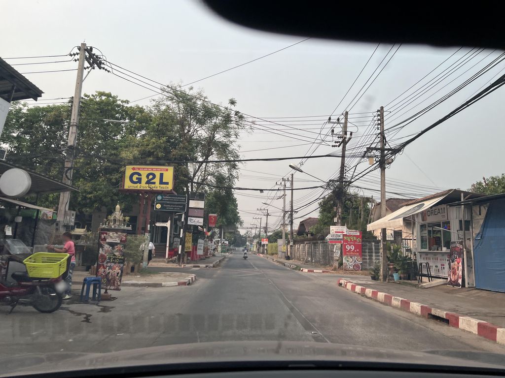 ภาพถนนตรงที่ ขายของฉ่ำ ตั้งอยู่ ถ่ายโดย lin_wang พ.ศ. 2567 (2024) · A street-level view of where ขายของฉ่ำ · Khaikhongcham stands, by lin_wang in 2567 (2024)