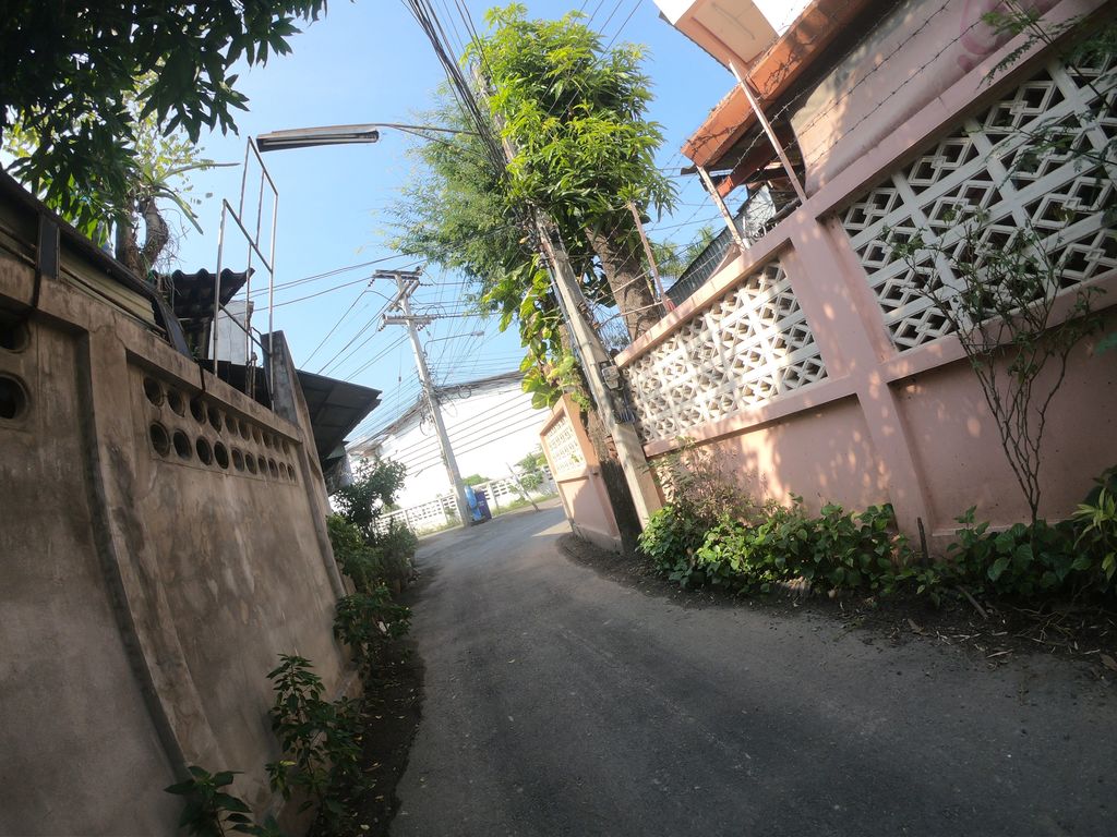 ภาพถนนตรงที่ บจก. อุดมทรัพย์วัฒนา ตั้งอยู่ ถ่ายโดย chanuwath_grab พ.ศ. 2562 (2019) · A street-level view of where บจก. อุดมทรัพย์วัฒนา · Bachok. Utmasap Watna stands, by chanuwath_grab in 2562 (2019)
