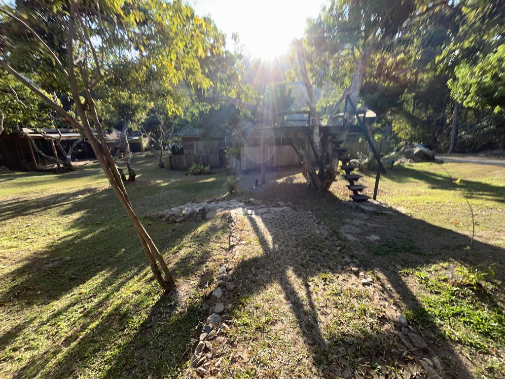 ภาพถนนตรงที่ Huay Kub Kab The Villa ตั้งอยู่ ถ่ายโดย julcnx พ.ศ. 2568 (2025) · A street-level view of where Huay Kub Kab The Villa stands, by julcnx in 2568 (2025)