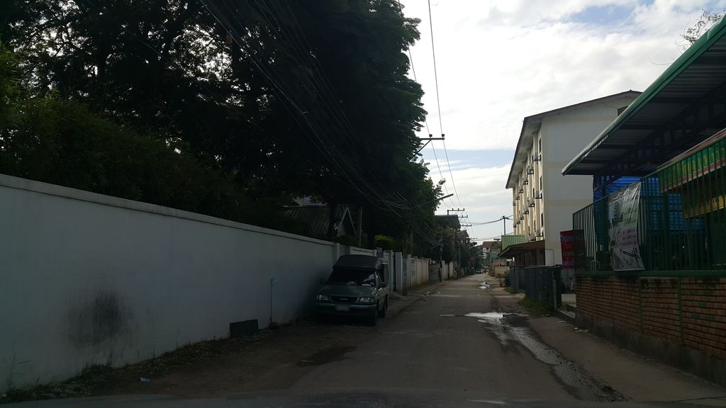 ภาพถนนตรงที่ เอลี คอฟฟี่เฮ้าส์ ตั้งอยู่ ถ่ายโดย jrcarlsen พ.ศ. 2559 (2016) · A street-level view of where เอลี คอฟฟี่เฮ้าส์ · A Li Coffee House stands, by jrcarlsen in 2559 (2016)
