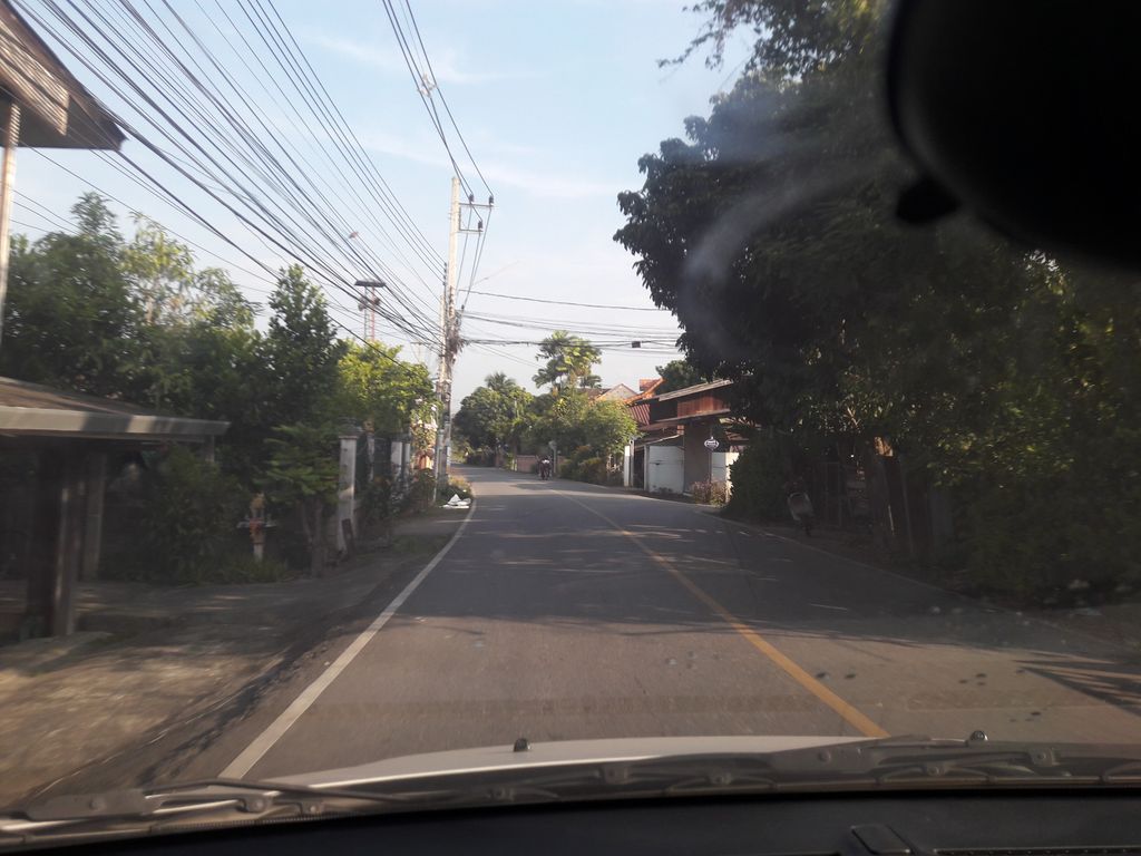 ภาพถนนตรงที่ NYIT Computer Shop ตั้งอยู่ ถ่ายโดย noochjaree พ.ศ. 2561 (2018) · A street-level view of where NYIT Computer Shop stands, by noochjaree in 2561 (2018)
