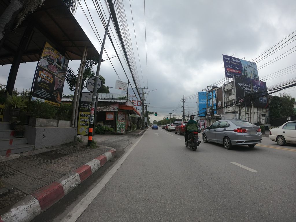ภาพถนนตรงที่ De Follow up Clinic สหคลินิก กายภาพบำบัดและแพทย์แผนจีน ตั้งอยู่ ถ่ายโดย chanuwath_grab พ.ศ. 2562 (2019) · A street-level view of where De Follow up Clinic สหคลินิก กายภาพบำบัดและแพทย์แผนจีน stands, by chanuwath_grab in 2562 (2019)