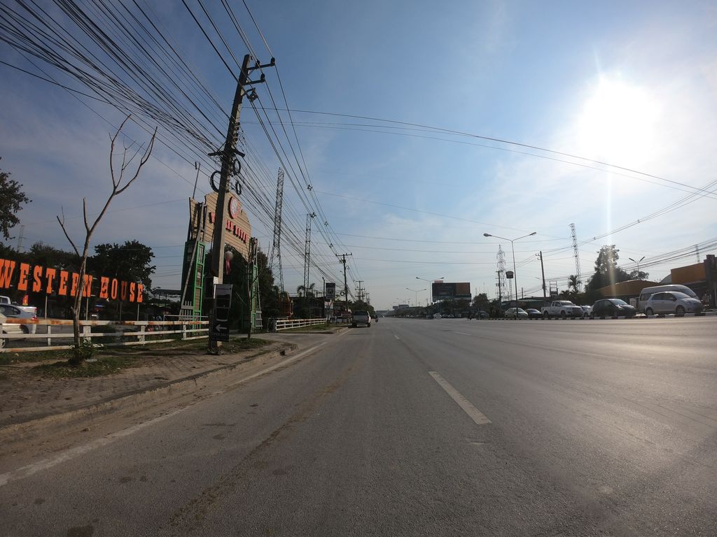 ภาพถนนตรงที่ สายลมดอย รวมโชค ตั้งอยู่ ถ่ายโดย chanuwath_grab พ.ศ. 2562 (2019) · A street-level view of where สายลมดอย รวมโชค · Sailamadoi Ruamchok stands, by chanuwath_grab in 2562 (2019)