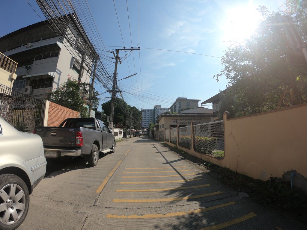 ภาพถนนตรงที่ Push Up Gym (private class only) ตั้งอยู่ ถ่ายโดย chanuwath_grab พ.ศ. 2562 (2019) · A street-level view of where Push Up Gym (private class only) stands, by chanuwath_grab in 2562 (2019)