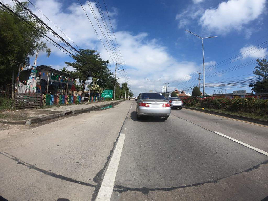 ภาพถนนตรงที่ โรงลาภ108 หางดง ตั้งอยู่ ถ่ายโดย chanuwath_grab พ.ศ. 2562 (2019) · A street-level view of where โรงลาภ108 หางดง · Ronglap108 Hang Dong stands, by chanuwath_grab in 2562 (2019)