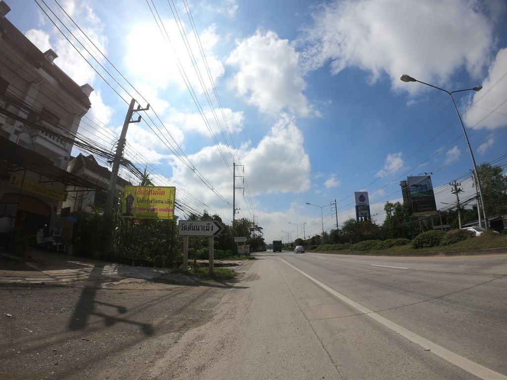 ภาพถนนตรงที่ Nexterday Cafe ตั้งอยู่ ถ่ายโดย chanuwath_grab พ.ศ. 2562 (2019) · A street-level view of where Nexterday Cafe stands, by chanuwath_grab in 2562 (2019)