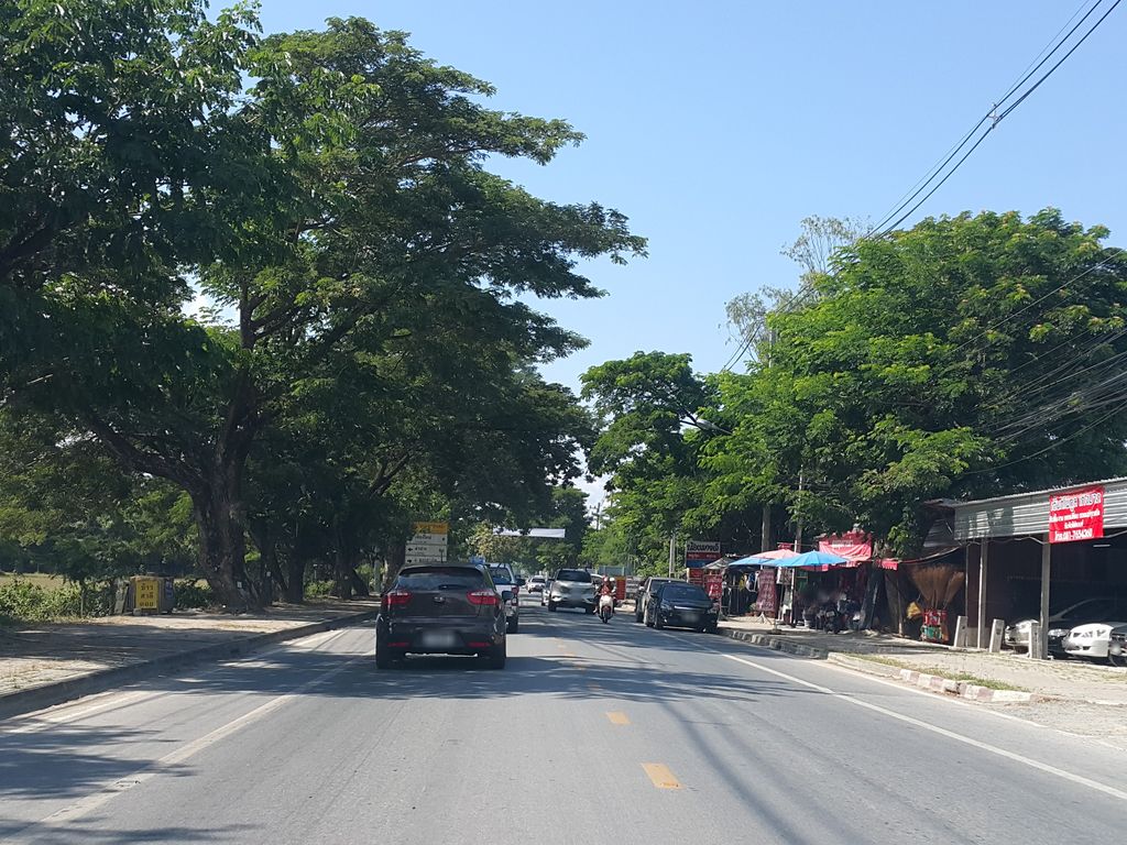 ภาพถนนตรงที่ เอ.ซี.เวิร์คช็อป ตั้งอยู่ ถ่ายโดย jrcarlsen พ.ศ. 2558 (2015) · A street-level view of where เอ.ซี.เวิร์คช็อป · A.C.woekchoop stands, by jrcarlsen in 2558 (2015)