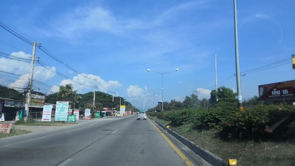 ภาพถนนตรงที่ จ.จิ้นลาบ ตั้งอยู่ ถ่ายโดย charlesano พ.ศ. 2561 (2018) · A street-level view of where จ.จิ้นลาบ · Cha.chinlap stands, by charlesano in 2561 (2018)